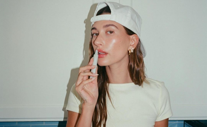 Hailey Bieber a brevetat o nuanta de unghii pe care ea a creat-o impreuna cu mesterul sau de manichiura - FOTO