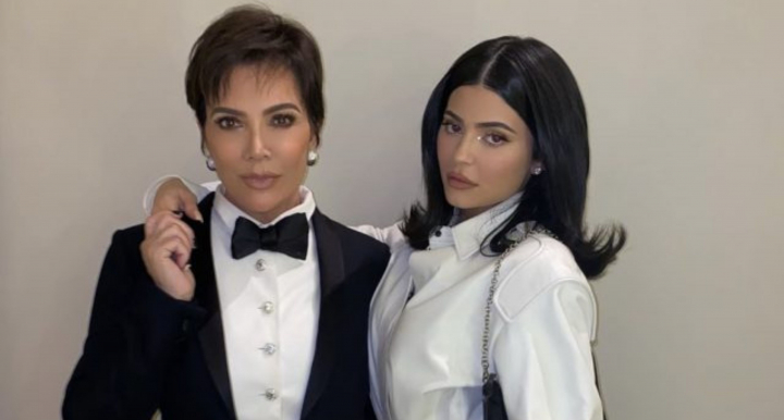 Mama in actiune! Kris Jenner urmeaza sa gestioneze banii lui Kylie Jenner dupa ce aceasta a facut o achizitie de peste 72 milioane de dolari. Vezi despre ce este vorba - FOTO
Mama in actiune! Kris Jenner urmeaza sa gestioneze banii lui Kylie Jenner dupa ce aceasta a facut o achizitie de peste 72 milioane de dolari. Vezi despre ce este vorba - FOTO
