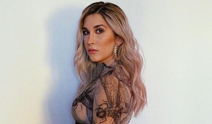 Adda este ingrijorata de silueta sa. Artista a transmis un mesaj dur internautilor: „Daca ma voi ingrasa, o sa fiu, din nou, subiect de barfa” Adda este ingrijorata de silueta sa. Artista a transmis un mesaj dur internautilor: „Daca ma voi ingrasa, o sa fiu, din nou, subiect de barfa”