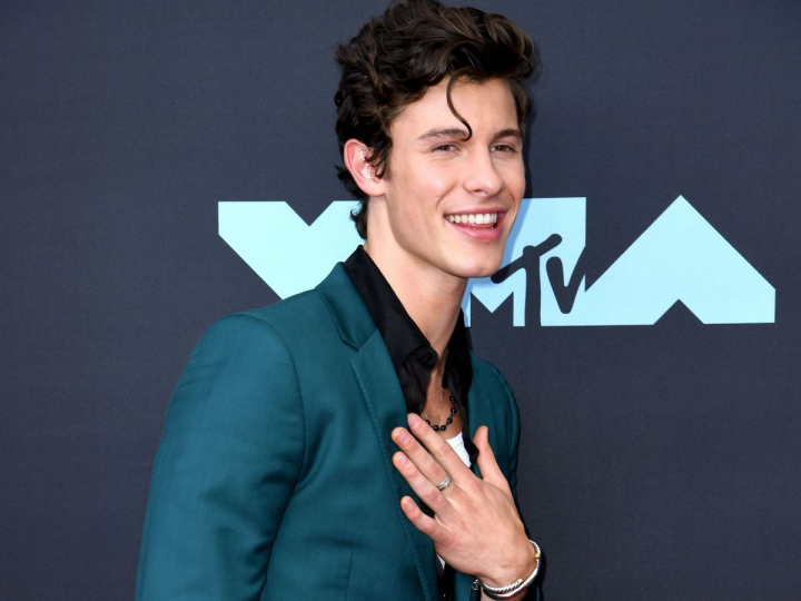 Dupa despartirea de Camila Cabello, Shawn Mendes a fost surprins in compania unei tinere misterioase - FOTO Dupa despartirea de Camila Cabello, Shawn Mendes a fost surprins in compania unei tinere misterioase - FOTO