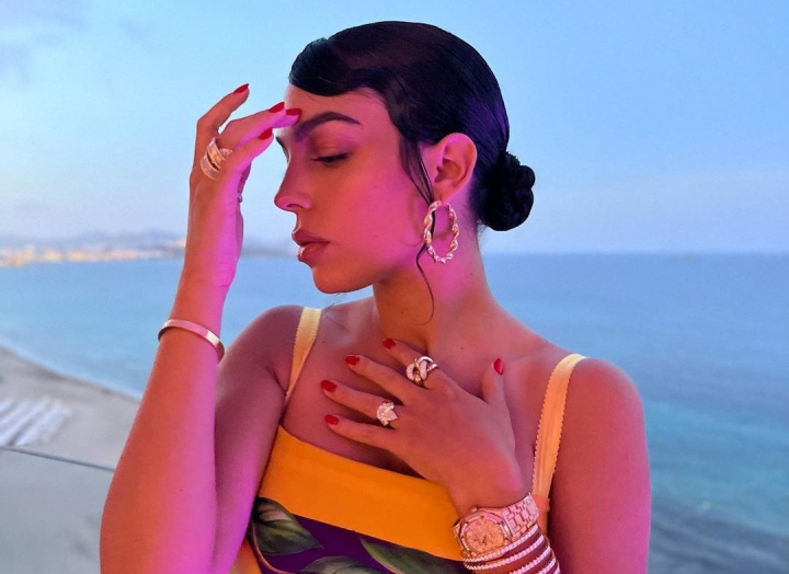 Georgina Rodriguez a devenit ambasadorul renumitului brand italian „Genny” - FOTO Georgina Rodriguez a devenit ambasadorul renumitului brand italian „Genny” - FOTO