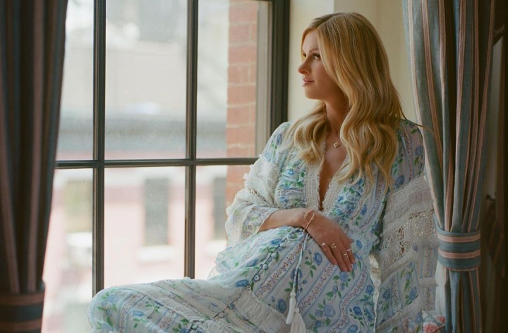 A nascut in urma cu trei saptamani, dar e intr-o forma de invidiat! Vezi cum arata acum sora lui Paris Hilton - VIDEO A nascut in urma cu trei saptamani, dar e intr-o forma de invidiat! Vezi cum arata acum sora lui Paris Hilton - VIDEO