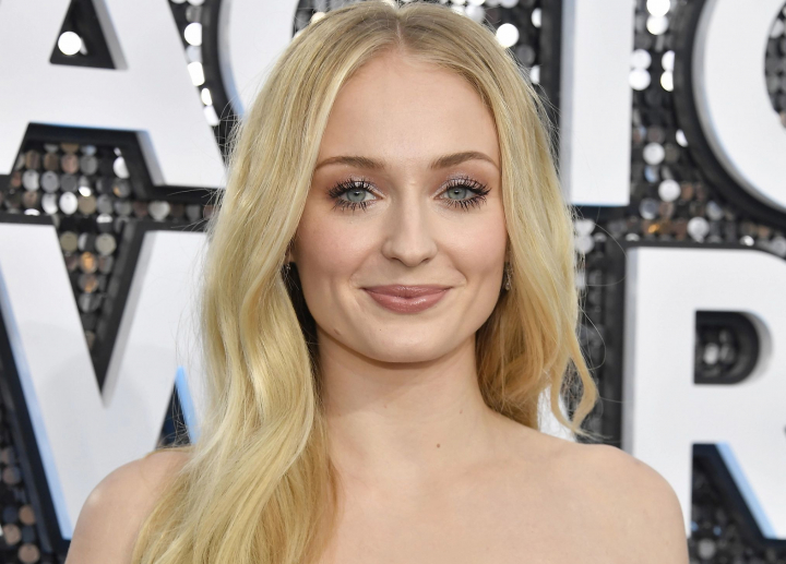 Sophie Turner - silueta de invidiat la aproape 2 saptamani dupa ce a nascut - FOTO Sophie Turner - silueta de invidiat la aproape 2 saptamani dupa ce a nascut - FOTO