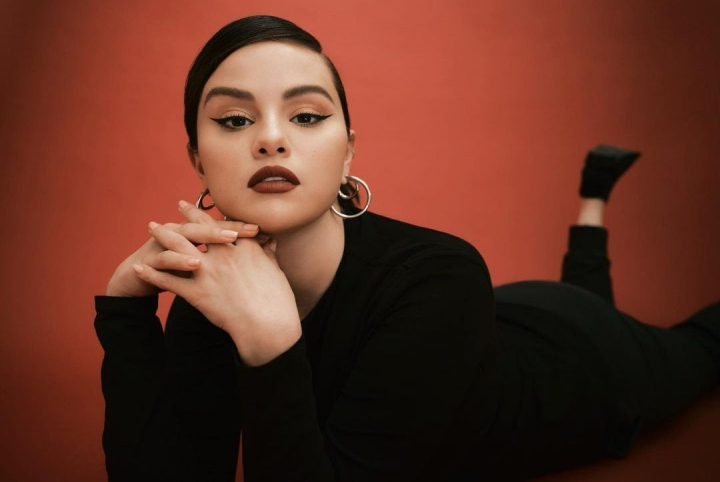 Selena Gomez a dezvaluit cum se simte la varsta de 30 de ani. Artista a publicat primul mesaj dupa ce a schimbat prefixul: „Merg inainte, inconjurata de oameni puternici” - FOTO