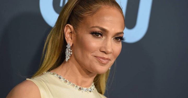 Dupa zile intregi in care au aparut numai de mana, J.Lo si Ben Affleck au luat o pauza. Diva, alaturi de gemenii Max si Emme la Paris - FOTO Dupa zile intregi in care au aparut numai de mana, J.Lo si Ben Affleck au luat o pauza. Diva, alaturi de gemenii Max si Emme la Paris - FOTO