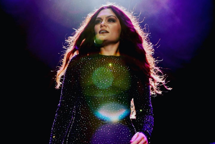 Jessie J isi doreste sa devina mama si nu-i pasa ca din acest motiv corpul ei se schimba: „Am acumulat cateva kilograme, dar nu mai am 17 ani!” Jessie J isi doreste sa devina mama si nu-i pasa ca din acest motiv corpul ei se schimba: „Am acumulat cateva kilograme, dar nu mai am 17 ani!”