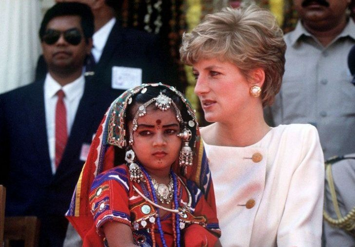 Printesa Diana spunea ca e fiica ei! Cine este micuta din imagine, cum arata in prezent si cu ce se ocupa: „Se comporta cu mine ca o mama” - FOTO