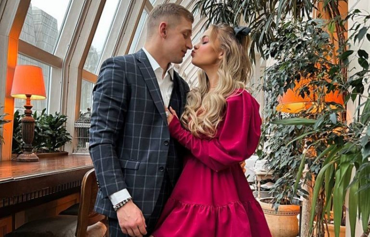 Sasha Stone a vorbit despre greutatile din relatia cu Valea Karnaval: „E foarte dificil, sincer...” Sasha Stone a vorbit despre greutatile din relatia cu Valea Karnaval: „E foarte dificil, sincer...”