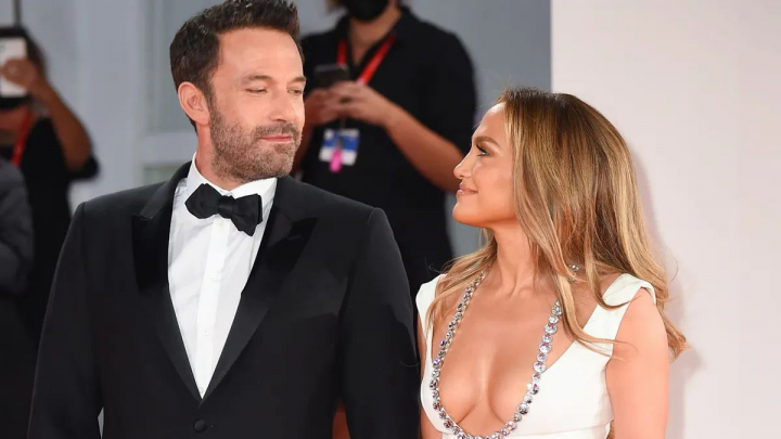 De ce a plecat Ben Affleck de langa J Lo? A lasat-o singura in Europa, in timp ce el s-a dus glont acasa la fosta sotie
