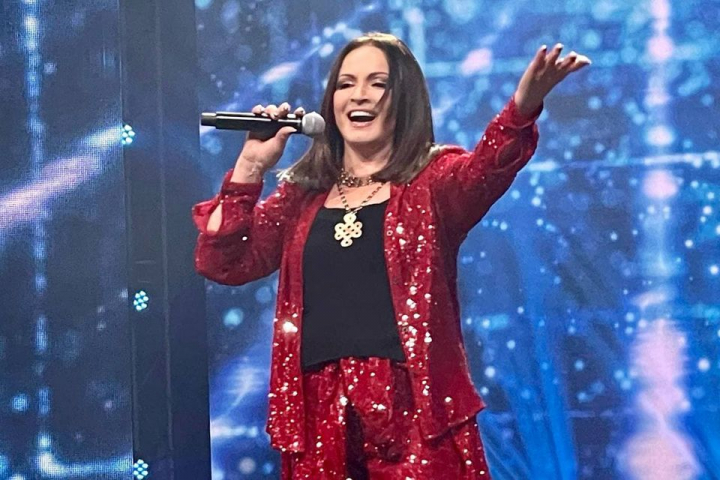 Sofia Rotaru a refuzat cetatenia rusa, oferita de Vladimir Putin. Artista se afla in SUA Sofia Rotaru a refuzat cetatenia rusa, oferita de Vladimir Putin. Artista se afla in SUA