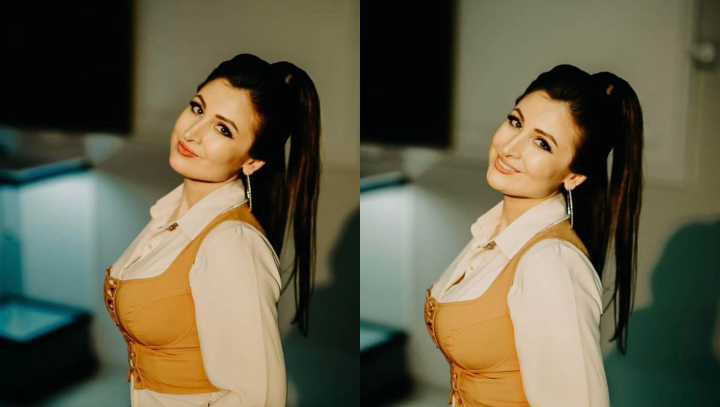 Maria Ciorici - fotografie rara alaturi de parintii sai! Vezi ce poezie emotionanta a compus interpreta pentru acestia: „Va multumesc pentru grija nemarginita” - FOTO Maria Ciorici - fotografie rara alaturi de parintii sai! Vezi ce poezie emotionanta a compus interpreta pentru acestia: „Va multumesc pentru grija nemarginita” - FOTO