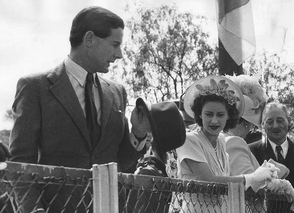 Ce s-a ales de barbatul pe care Regina Elisabeta i l-a refuzat surorii sale mai mici, Printesa Margaret? Viata lui Peter Townsend in exil Ce s-a ales de barbatul pe care Regina Elisabeta i l-a refuzat surorii sale mai mici, Printesa Margaret? Viata lui Peter Townsend in exil