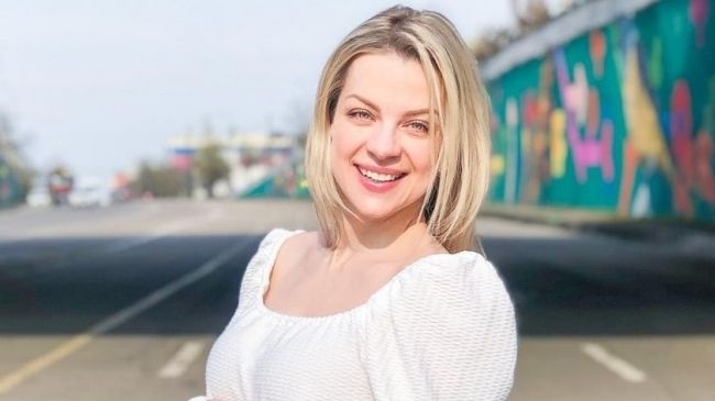 Marina Carnat - fotografie adorabila alaturi de mama sa si cele doua surori. Vezi cum arata bloggerita acum 8 ani - FOTO Marina Carnat - fotografie adorabila alaturi de mama sa si cele doua surori. Vezi cum arata bloggerita acum 8 ani - FOTO