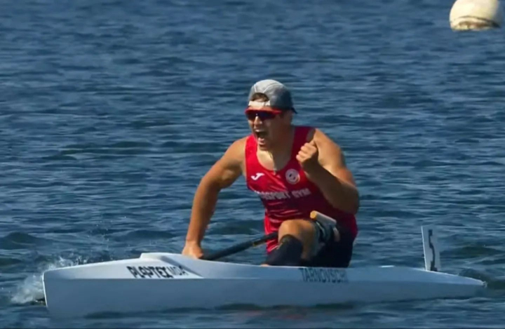 Avem campion mondial! Canotorul moldovean Serghei Tarnovschi a cucerit medalia de aur la Campionatul Mondial de canoe sprint. Vezi mesajul Maiei Sandu Avem campion mondial! Canotorul moldovean Serghei Tarnovschi a cucerit medalia de aur la Campionatul Mondial de canoe sprint. Vezi mesajul Maiei Sandu