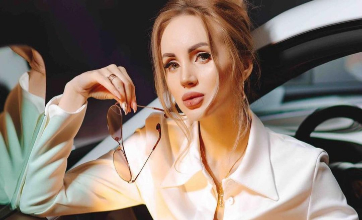 Katalina Rusu - fotografie adorabila alaturi de sot si cele doua fiice ale sale. Afla ce eveniment sarbatoreste interpreta - FOTO