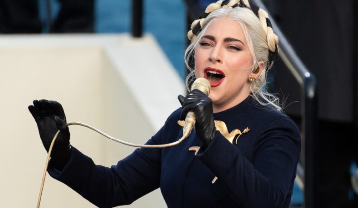 Lady Gaga a fost lovita in cap in timpul concertului din Toronto. Cantareata se afla in turneul The Chromatica Ball - FOTO/VIDEO
