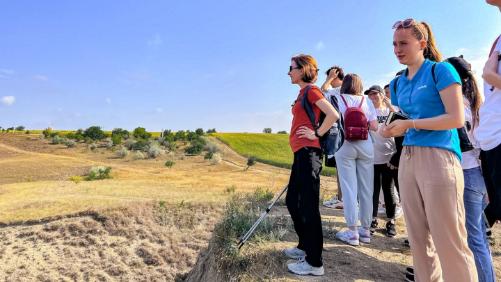 Maia Sandu - din nou la drumetie! Vezi cum arata presedintele intr-o zi libera de la munca si cum a petrecut timpul alaturi de un grup de tineri - FOTO Maia Sandu - din nou la drumetie! Vezi cum arata presedintele intr-o zi libera de la munca si cum a petrecut timpul alaturi de un grup de tineri - FOTO