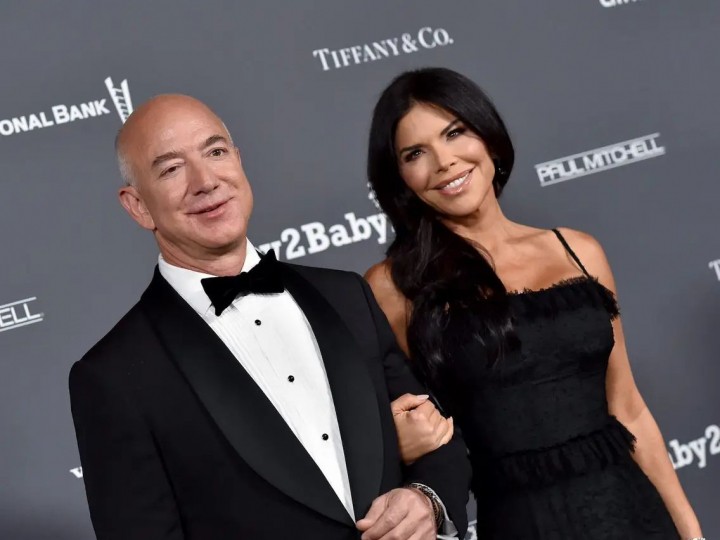 Cum a intors toate privirile iubita miliardarului Jeff Bezos, la restaurantul preferat al starurilor de la Hollywood Cum a intors toate privirile iubita miliardarului Jeff Bezos, la restaurantul preferat al starurilor de la Hollywood