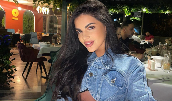 Diana Brescan a avut parte de un moment de panica in aer! Avionul in care se afla artista a aterizat de urgenta - FOTO/VIDEO Diana Brescan a avut parte de un moment de panica in aer! Avionul in care se afla artista a aterizat de urgenta - FOTO/VIDEO