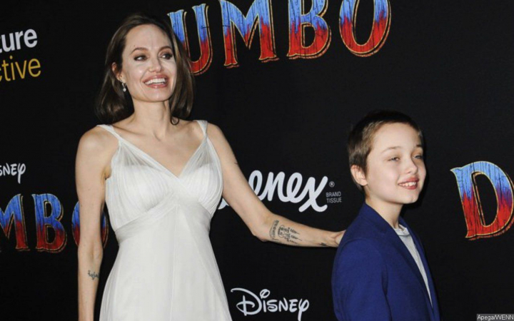 Cum arata astazi Knox, fiul Angelinei Jolie. Fotografii inedite cu el alaturi de celebra lui mama - FOTO Cum arata astazi Knox, fiul Angelinei Jolie. Fotografii inedite cu el alaturi de celebra lui mama - FOTO