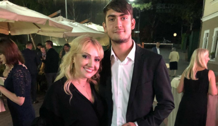 Mezinul dinastiei Botgros este omagiat! Vezi mesajul emotionant scris de Adriana Ochisanu pentru fiul sau - FOTO Mezinul dinastiei Botgros este omagiat! Vezi mesajul emotionant scris de Adriana Ochisanu pentru fiul sau - FOTO