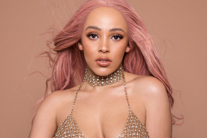 Ce raspuns le-a dat Doja Cat haterilor care o critica pentru faptul ca s-a ras pe cap: „Inca mai credeti ca voi arata asa cum vreti voi?” Ce raspuns le-a dat Doja Cat haterilor care o critica pentru faptul ca s-a ras pe cap: „Inca mai credeti ca voi arata asa cum vreti voi?”