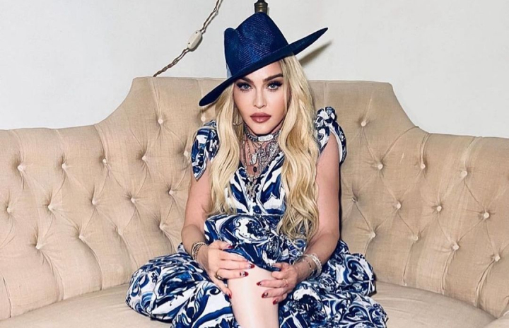 Saruturi pasionale, tinute de mii de dolari si o petrecere grandioasa! Vezi cum si-a sarbatorit ziua de nastere Madonna, intr-un palat sicilian din secolul al XVIII-lea - FOTO/VIDEO Saruturi pasionale, tinute de mii de dolari si o petrecere grandioasa! Vezi cum si-a sarbatorit ziua de nastere Madonna, intr-un palat sicilian din secolul al XVIII-lea - FOTO/VIDEO