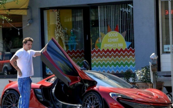 Ironii la adresa lui Brooklyn Beckham dupa ce a sugerat ca si-a luat un bolid de peste 1 milion de dolari cu banii castigati ca bucatar
Ironii la adresa lui Brooklyn Beckham dupa ce a sugerat ca si-a luat un bolid de peste 1 milion de dolari cu banii castigati ca bucatar