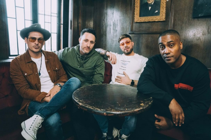 Celebra formatie Blue a dat un concert de zile mari la Chisinau! Vezi prestatia indragitilor artisti, dar si vedetele autohtone care au creat o atmosfera de invidiat la eveniment - FOTO Celebra formatie Blue a dat un concert de zile mari la Chisinau! Vezi prestatia indragitilor artisti, dar si vedetele autohtone care au creat o atmosfera de invidiat la eveniment - FOTO