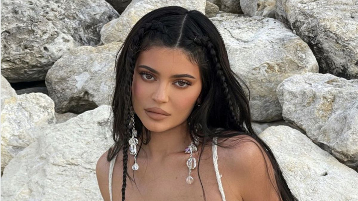 Kylie Jenner a marcat o noua aparitie memorabila! Vezi ce combinatie stilata a ales vedeta - FOTO
Kylie Jenner a marcat o noua aparitie memorabila! Vezi ce combinatie stilata a ales vedeta - FOTO