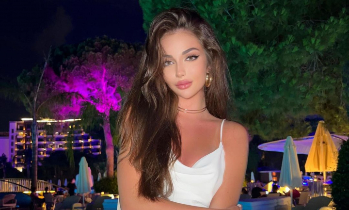 Un popular manelist roman a pus ochii pe moldoveanca Andreea Bostanica! Video-ul publicat de acesta a strans aproape un milion de vizualizari in timp record - VIDEO Un popular manelist roman a pus ochii pe moldoveanca Andreea Bostanica! Video-ul publicat de acesta a strans aproape un milion de vizualizari in timp record - VIDEO