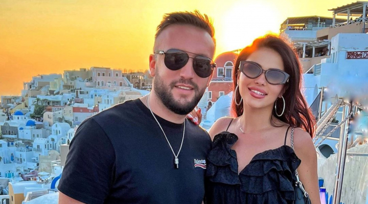 Sotii Maxian se bucura la maxim de vacanta din Santorini! Vezi peisajele uimitoare, dar si ipostazele surprinzatoare in care a pozat Tatiana - FOTO/VIDEO Sotii Maxian se bucura la maxim de vacanta din Santorini! Vezi peisajele uimitoare, dar si ipostazele surprinzatoare in care a pozat Tatiana - FOTO/VIDEO
