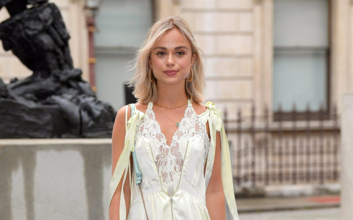 Cum arata apartamentul celei mai stilate nepoate a Elisabetei a II-a, Lady Amelia Windsor - FOTO Cum arata apartamentul celei mai stilate nepoate a Elisabetei a II-a, Lady Amelia Windsor - FOTO