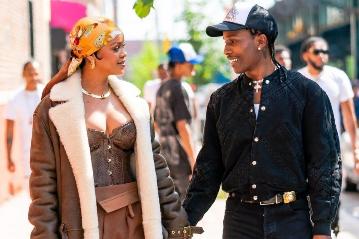 Rihanna, aparitie inedita la trei luni dupa ce a nascut. Ce tinuta a ales vedeta pentru o intalnire cu A$AP Rocky - FOTO Rihanna, aparitie inedita la trei luni dupa ce a nascut. Ce tinuta a ales vedeta pentru o intalnire cu A$AP Rocky - FOTO