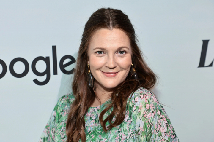 Drew Barrymore - acuzata in mediul online de rasism din cauza unui filmulet. Vezi care este motivul - VIDEO Drew Barrymore - acuzata in mediul online de rasism din cauza unui filmulet. Vezi care este motivul - VIDEO
