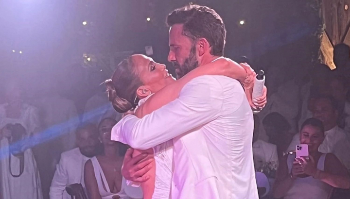 J Lo, furioasa ca au aparut imagini de la nunta. Toti oaspetii au semnat clauza de confidentialitate: ”Este alegerea noastra ce distribuim” J Lo, furioasa ca au aparut imagini de la nunta. Toti oaspetii au semnat clauza de confidentialitate: ”Este alegerea noastra ce distribuim”