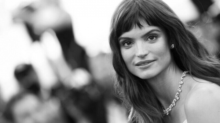 Actrita si modelul sud-african Charlbi Dean, star in filmul „Triangle of Sadness”, a murit la 32 de ani Actrita si modelul sud-african Charlbi Dean, star in filmul „Triangle of Sadness”, a murit la 32 de ani