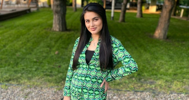 S-a scufundat in amintiri! Mihaela Tabura a publicat o serie de imagini de arhiva pe retelele sociale. Vezi cum arata interpreta in copilarie - FOTO S-a scufundat in amintiri! Mihaela Tabura a publicat o serie de imagini de arhiva pe retelele sociale. Vezi cum arata interpreta in copilarie - FOTO