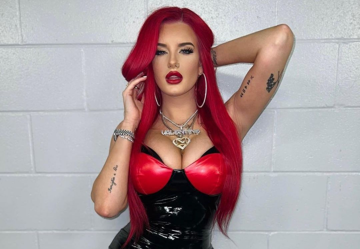 O prezentatoare TV din SUA a aparut la MTV Video Music Awards intr-o tinuta de pe Aliexpress - FOTO O prezentatoare TV din SUA a aparut la MTV Video Music Awards intr-o tinuta de pe Aliexpress - FOTO