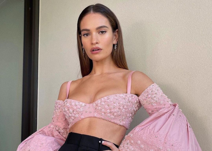 Lily James este din nou de nerecunoscut: actrita si-a schimbat radical infatisarea pentru un nou rol - FOTO