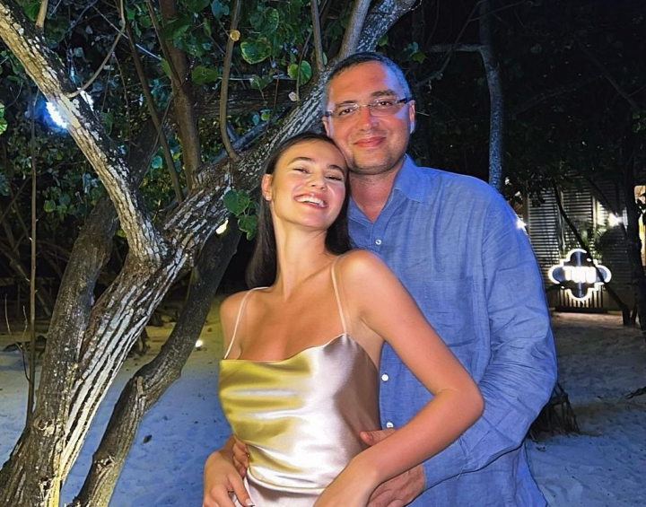 Sunt urmatorii? Renato Usatii si Nina Cretu - invitati la nunta grandioasa a Anastasiei Fotachi si a lui Gabriel Stati. Vezi rochia pe care a imbracat-o sora lui Emilian Cretu, dar si imaginile pe care le-a surprins aceasta din timpul evenimentului - FOTO/VIDEO Sunt urmatorii? Renato Usatii si Nina Cretu - invitati la nunta grandioasa a Anastasiei Fotachi si a lui Gabriel Stati. Vezi rochia pe care a imbracat-o sora lui Emilian Cretu, dar si imaginile pe care le-a surprins aceasta din timpul evenimentului - FOTO/VIDEO