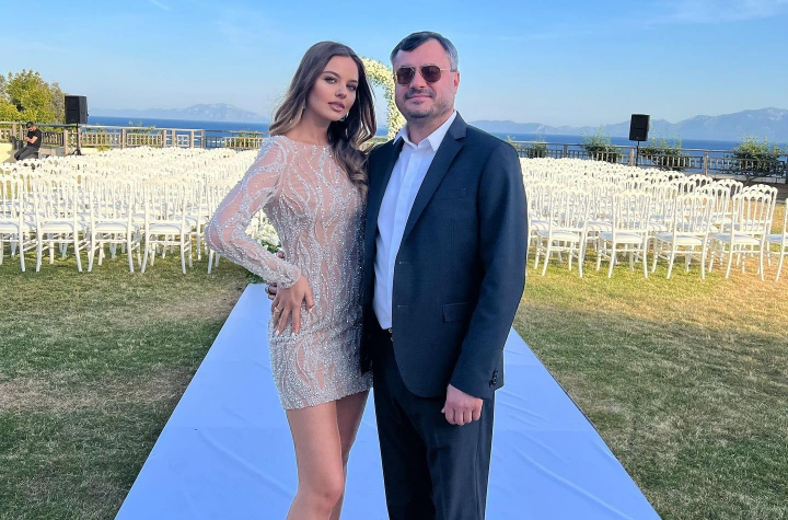 Nunta rupta dintr-un basm, la castelul familiei Stati! Anastasia Fotachi si Gabriel Stati au devenit sot si sotie. Momentul in care mireasa este condusa spre altar de catre tatal ei - VIDEO Nunta rupta dintr-un basm, la castelul familiei Stati! Anastasia Fotachi si Gabriel Stati au devenit sot si sotie. Momentul in care mireasa este condusa spre altar de catre tatal ei - VIDEO