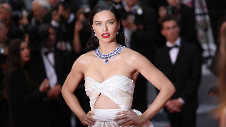 Adriana Lima a devenit mama pentru a treia oara. Vezi prima imagine cu baietelul acesteia - FOTO Adriana Lima a devenit mama pentru a treia oara. Vezi prima imagine cu baietelul acesteia - FOTO