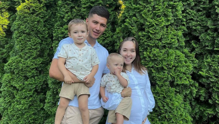 Katy Black - sedinta foto fascinanta pe ultima suta de metri pana la nastere! Bloggerita a pozat alaturi de sotul si fiii sai: „Atatea emotii pot transmite pozele” - FOTO Katy Black - sedinta foto fascinanta pe ultima suta de metri pana la nastere! Bloggerita a pozat alaturi de sotul si fiii sai: „Atatea emotii pot transmite pozele” - FOTO