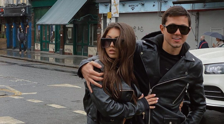 Noi imagini de la nunta Marinelei Bezer! Bloggerita, alaturi de sotul sau, au organizat o sedinta foto in stil retro: „Acel tip de dragoste de moda veche” - FOTO Noi imagini de la nunta Marinelei Bezer! Bloggerita, alaturi de sotul sau, au organizat o sedinta foto in stil retro: „Acel tip de dragoste de moda veche” - FOTO