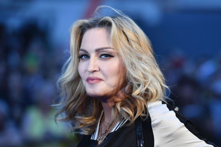 De nerecunoscut! Madonna este acum o roscata focoasa. Vezi cat de bine o prinde noua nuanta pe interpreta - FOTO