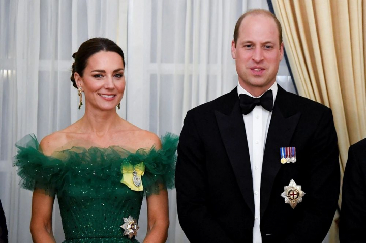 Printul William devine, de azi, Printul Mostenitor. El si sotia sa, Kate, vor fi noii printi de Wales Printul William devine, de azi, Printul Mostenitor. El si sotia sa, Kate, vor fi noii printi de Wales