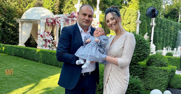 Sarbatoare dubla in familia Doinei Danielean! Jurnalista si sotul sau s-au cununat si au botezat-o pe Eva-Maria. Vezi cum a fost petrecerea lor si ce invitati au avut: „A fost o zi foarte importanta pentru familia noastra” - VIDEO Sarbatoare dubla in familia Doinei Danielean! Jurnalista si sotul sau s-au cununat si au botezat-o pe Eva-Maria. Vezi cum a fost petrecerea lor si ce invitati au avut: „A fost o zi foarte importanta pentru familia noastra” - VIDEO