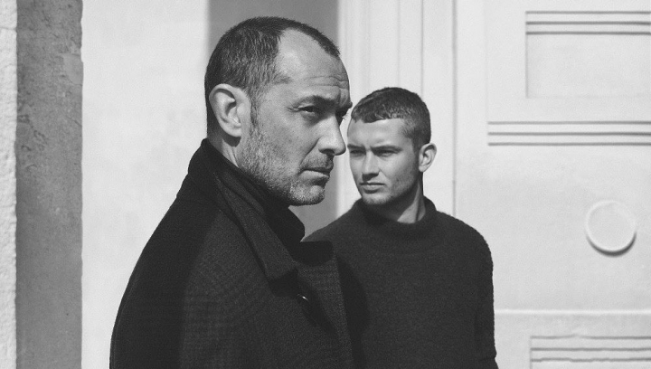 Asa tata, asa fiu! Jude Law, impreuna cu Raff Law, au devenit ambasadorii brandului Brioni - FOTO/VIDEO Asa tata, asa fiu! Jude Law, impreuna cu Raff Law, au devenit ambasadorii brandului Brioni - FOTO/VIDEO