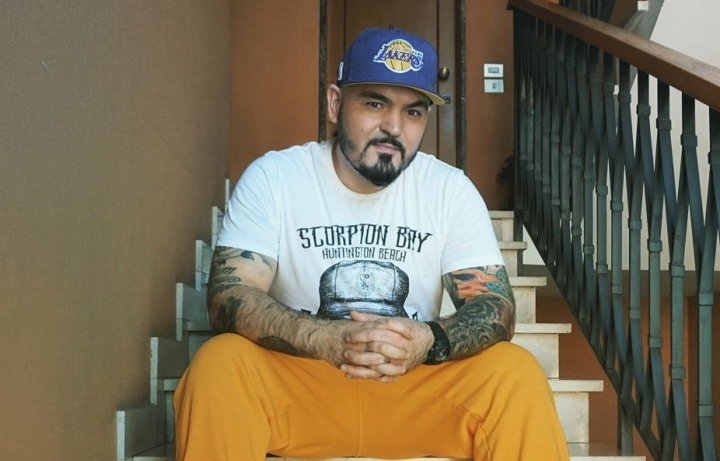 E de neoprit! Jucatoru' a mai lansat o piesa noua. Vezi cum suna melodia „Stea cazatoare”, interpretata in colaborare cu Tostogan'S si Yovu - VIDEO E de neoprit! Jucatoru' a mai lansat o piesa noua. Vezi cum suna melodia „Stea cazatoare”, interpretata in colaborare cu Tostogan'S si Yovu - VIDEO